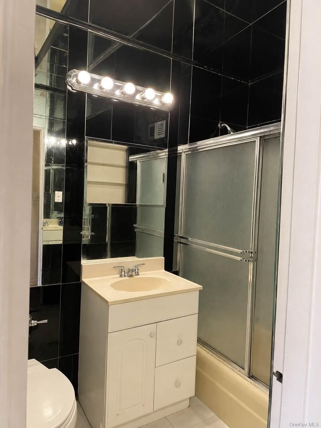 86-11 151st Avenue 4k Property Photo 9