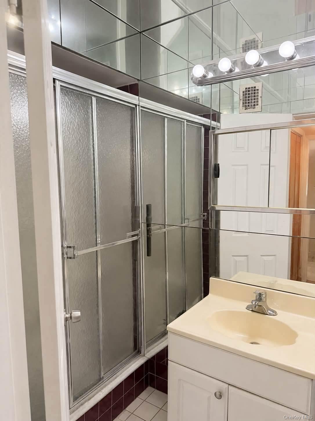 86-11 151st Avenue 4k Property Photo 12