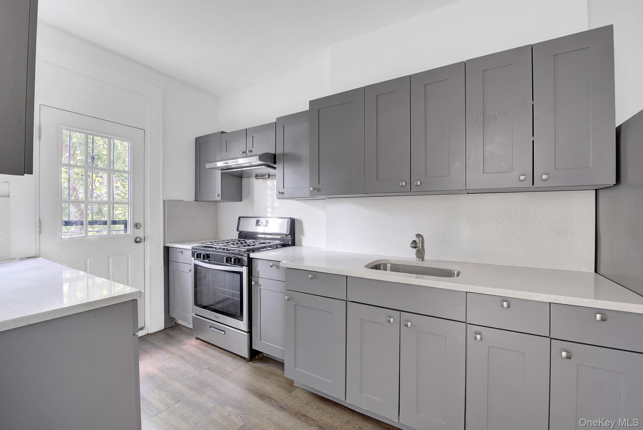 7111 68th Street Property Photo 1