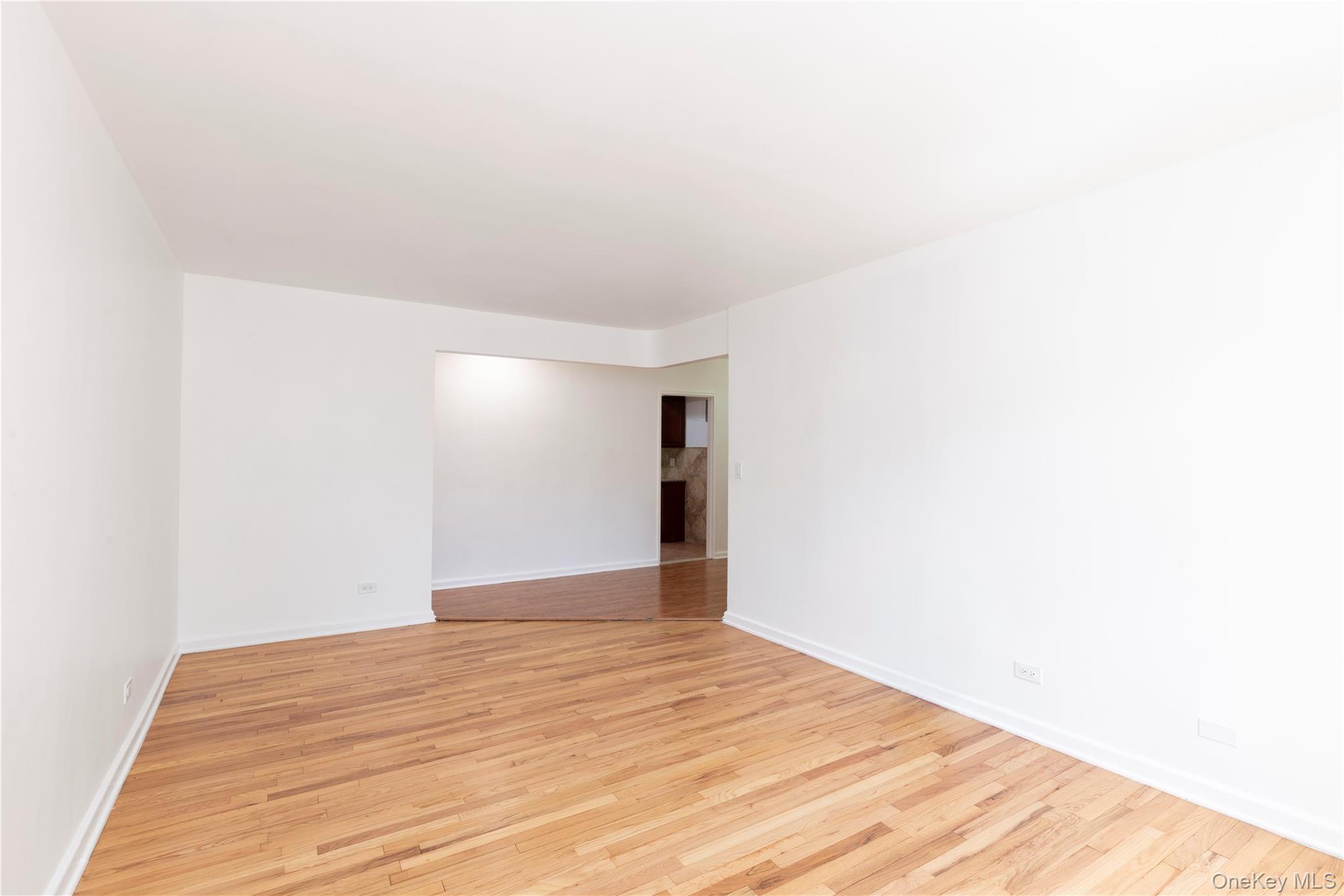 33-24 91 Street 4s Property Photo 8