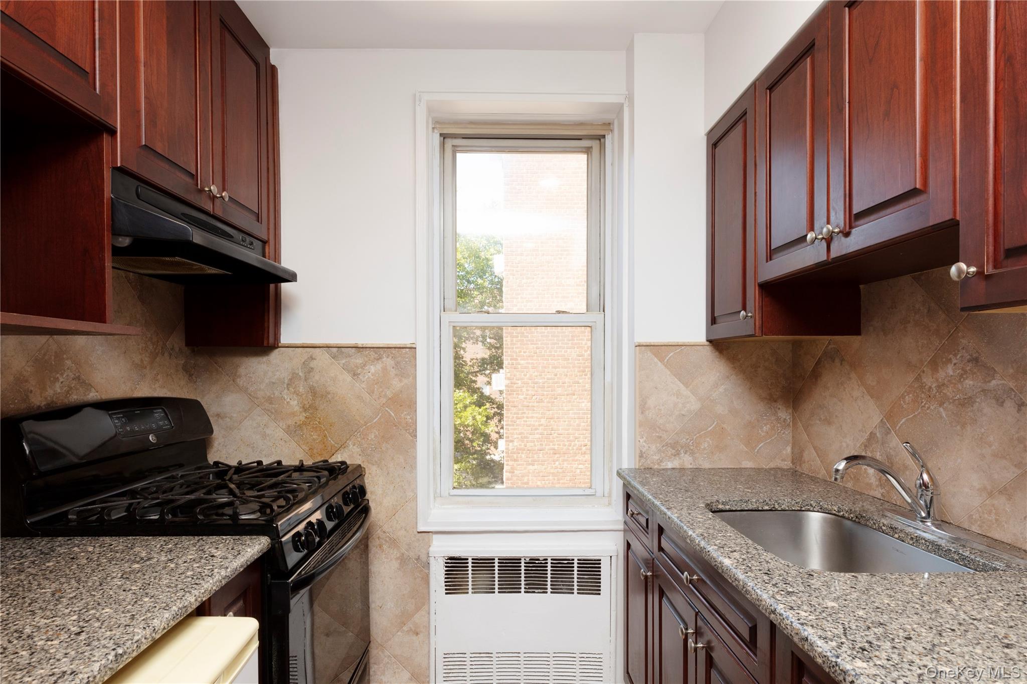 33-24 91 Street 4s Property Photo 16