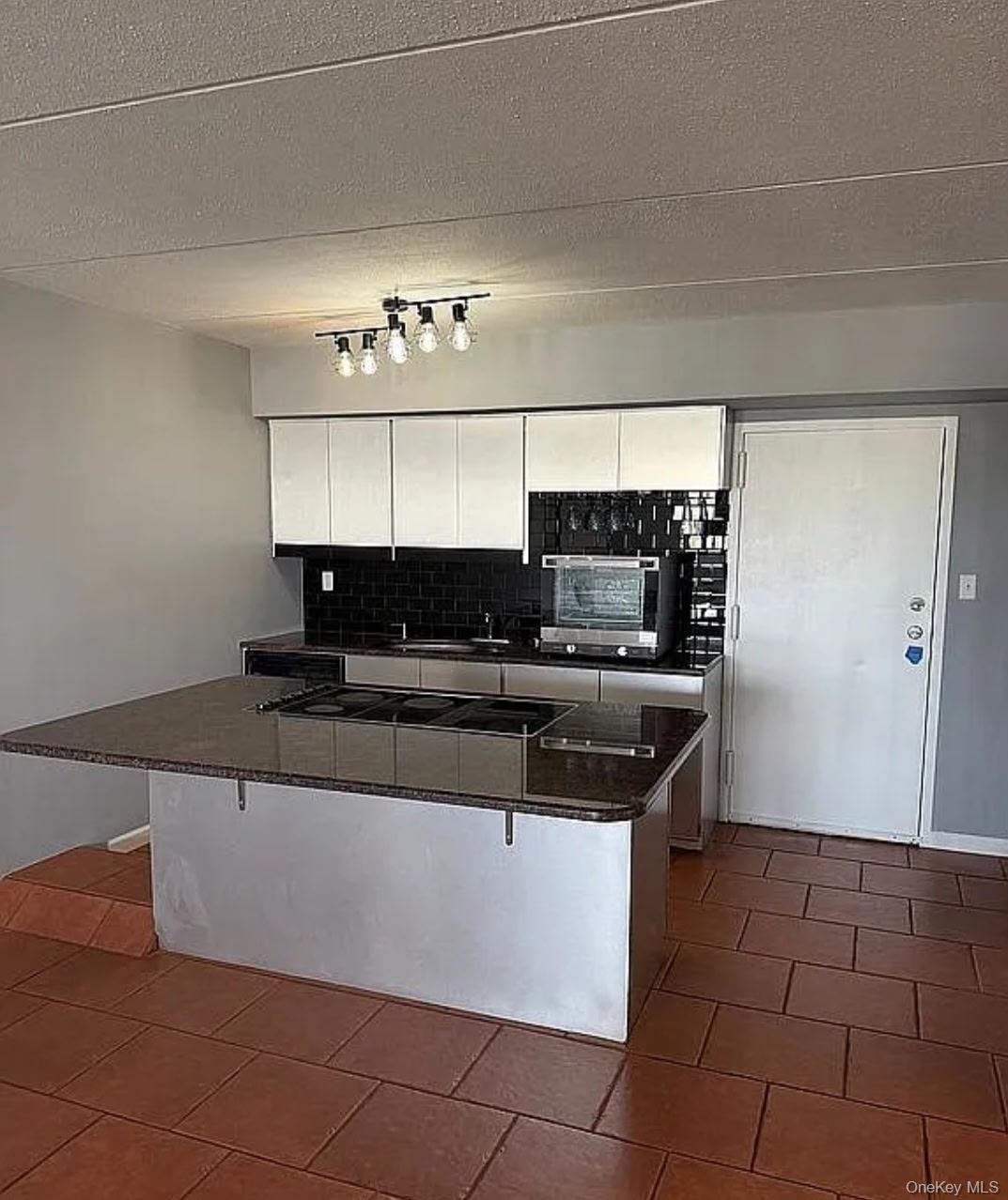 725 Miller Avenue 410 Property Photo 3