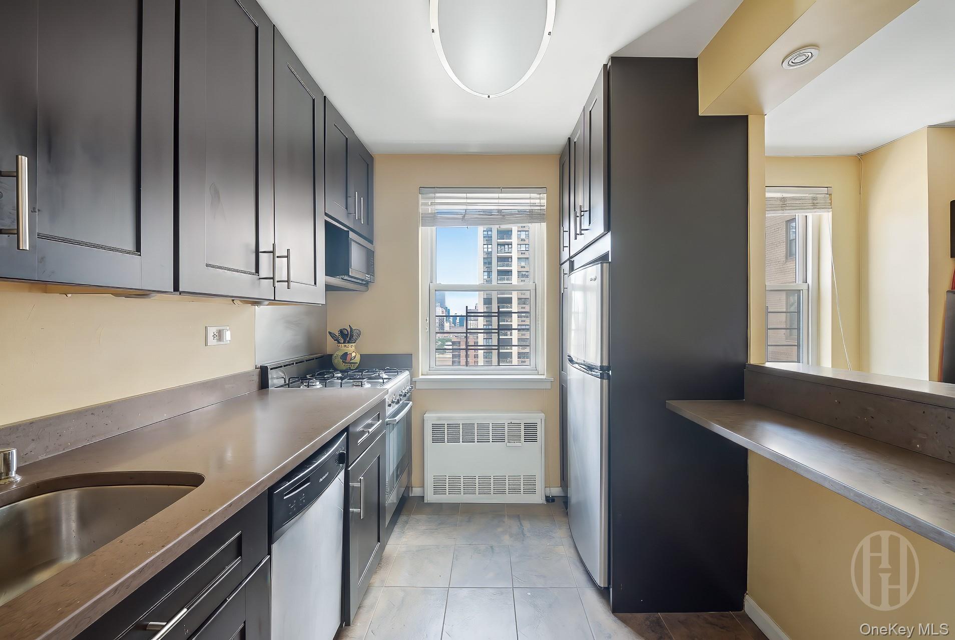333 East 79th Street 18t Property Photo 3