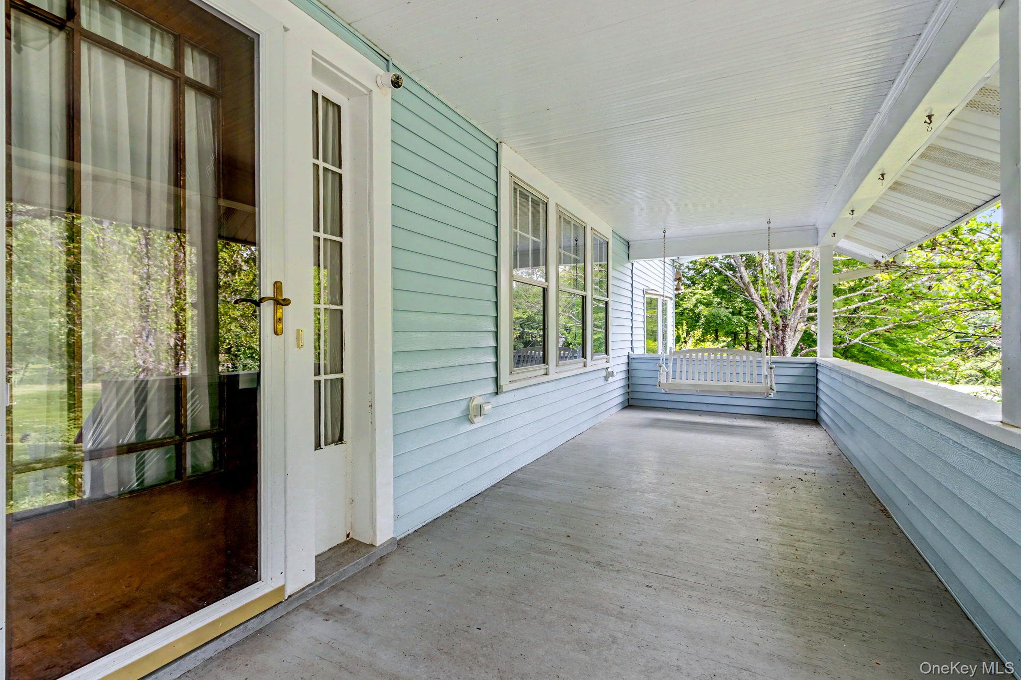 102 E Market Street Property Photo 7
