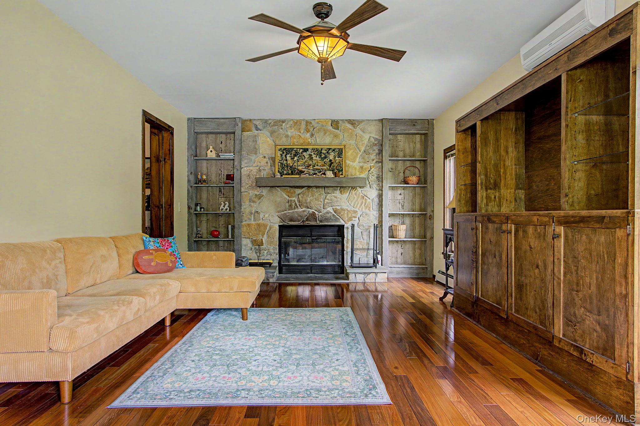102 E Market Street Property Photo 12