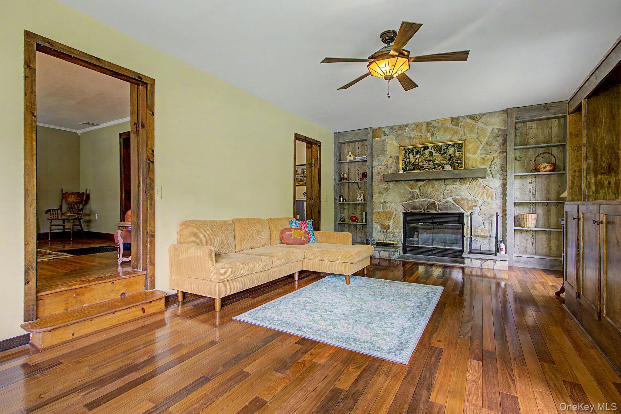 102 E Market Street Property Photo 13
