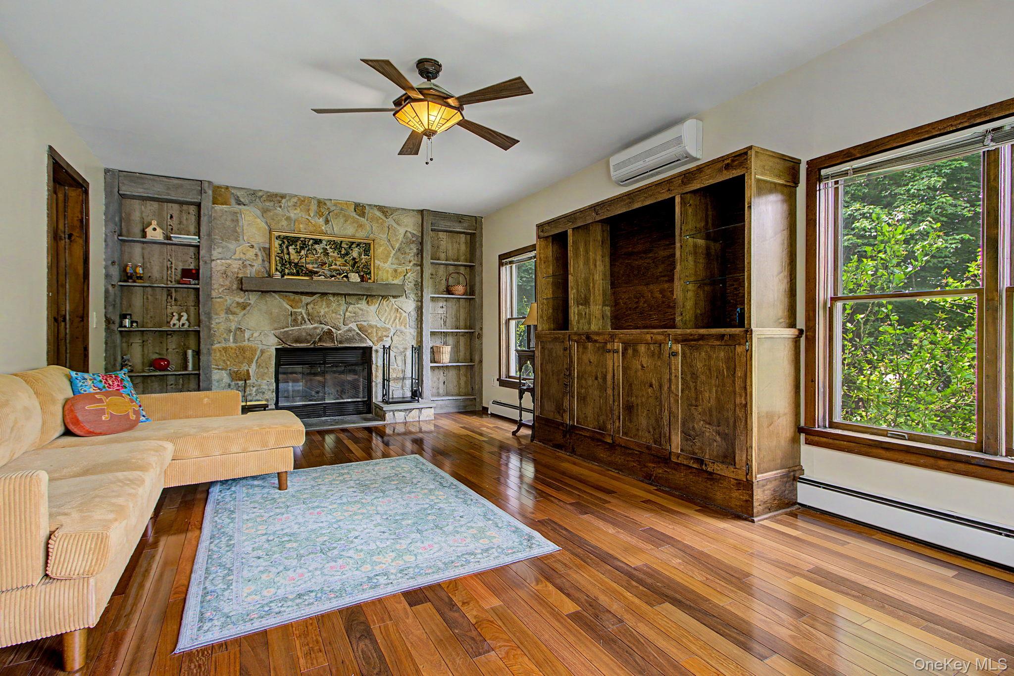 102 E Market Street Property Photo 14