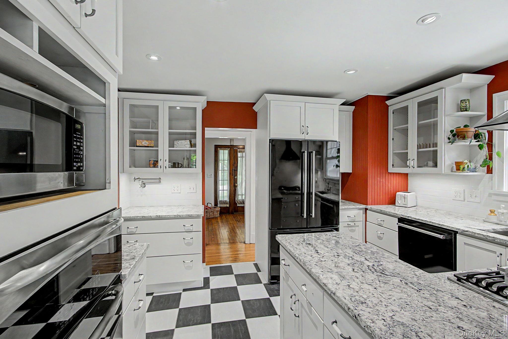 102 E Market Street Property Photo 23