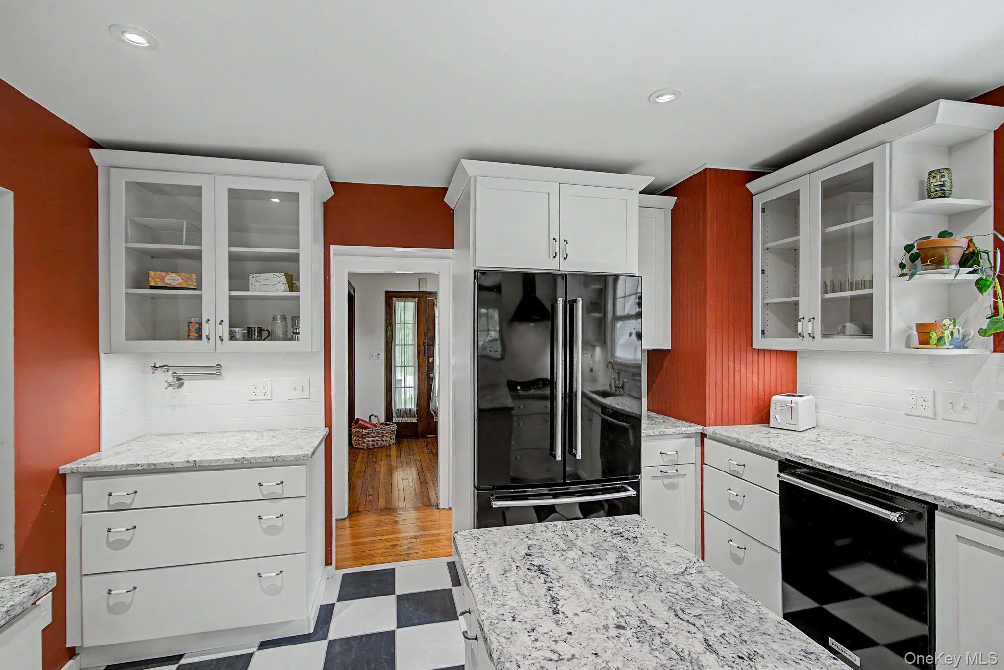 102 E Market Street Property Photo 24