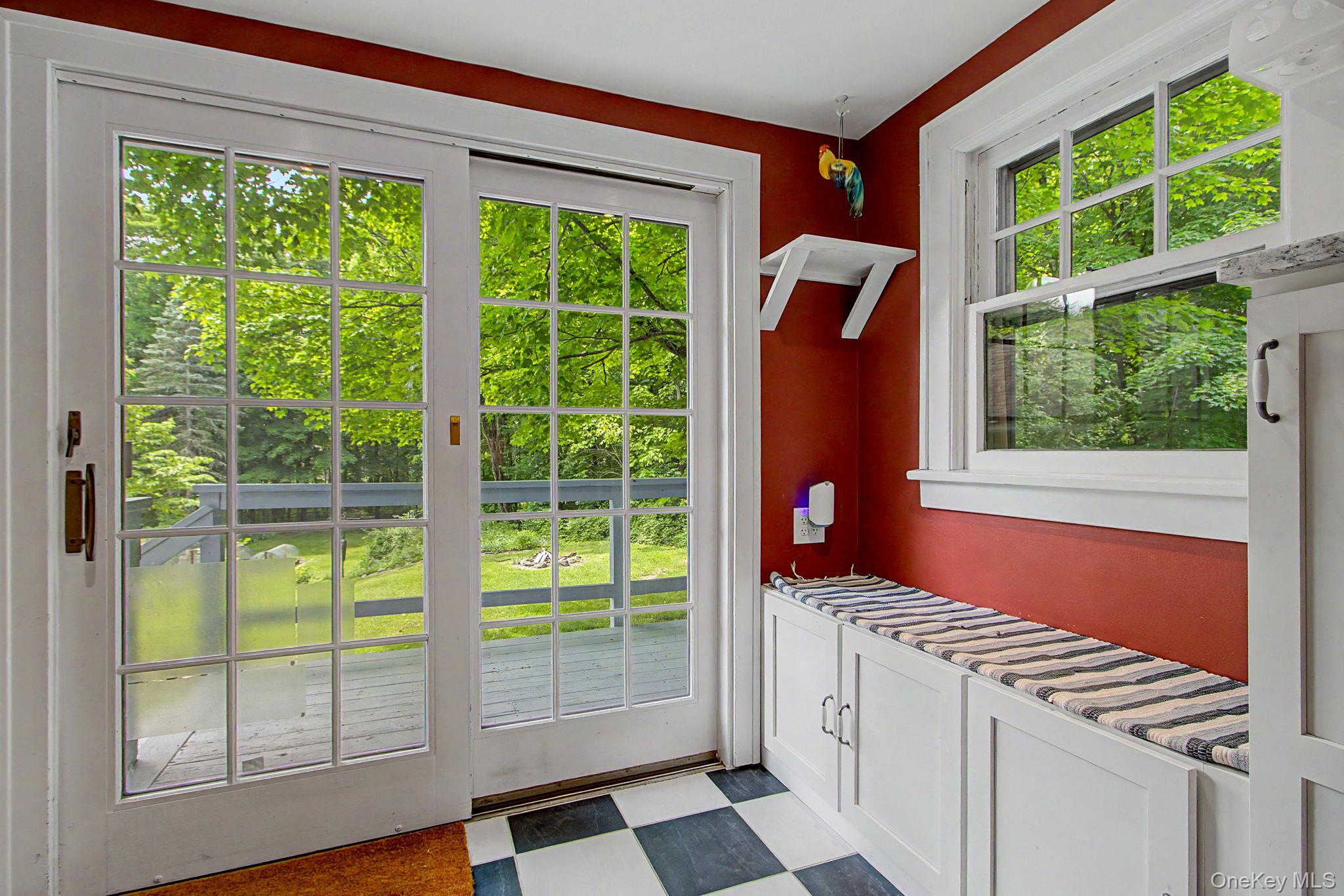 102 E Market Street Property Photo 25