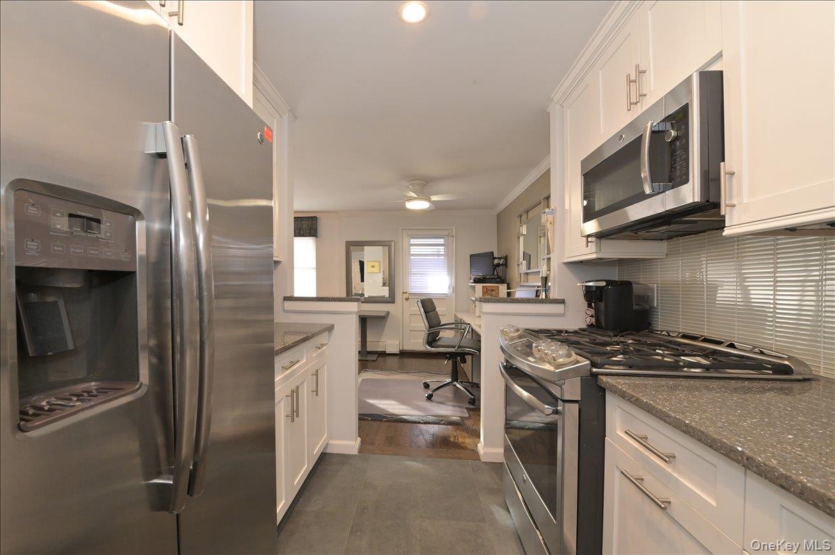 40 Stoner Avenue 2f Property Photo 4