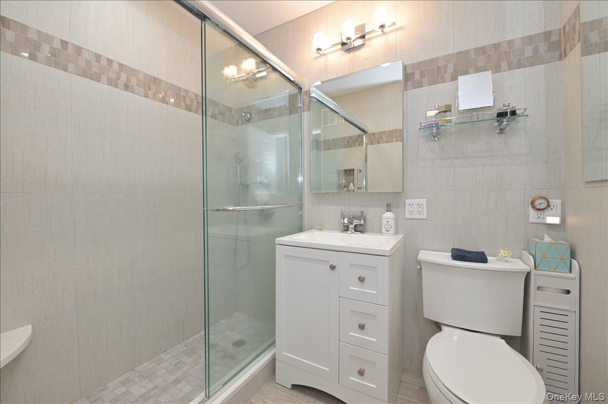 40 Stoner Avenue 2f Property Photo 7
