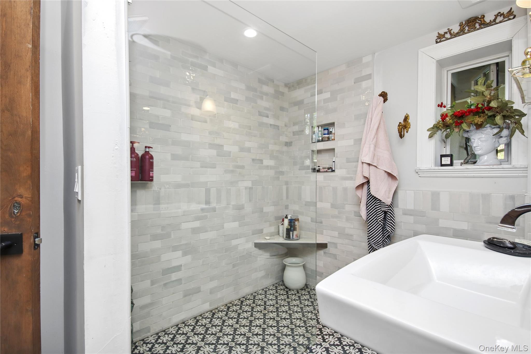 8 N Wodenethe Drive Property Photo 18