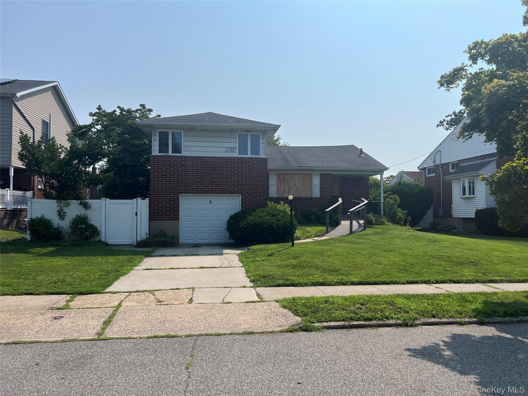 5 Winding Road Property Photo 3