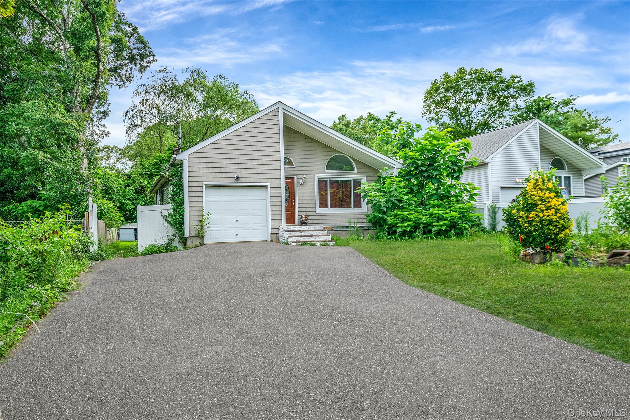 413 Glen Drive Property Photo 2