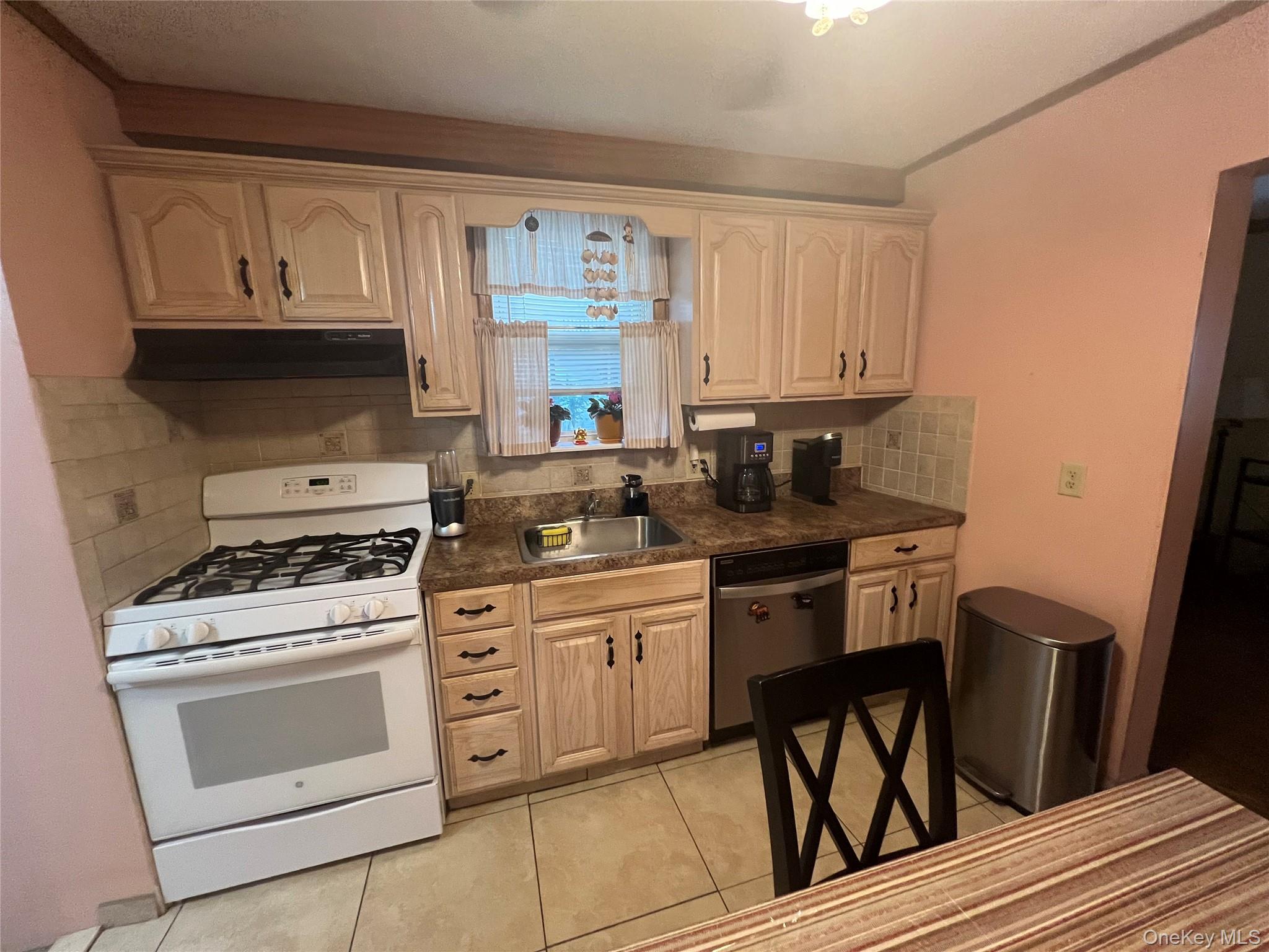 1014 Bonaparte Place Property Photo 8