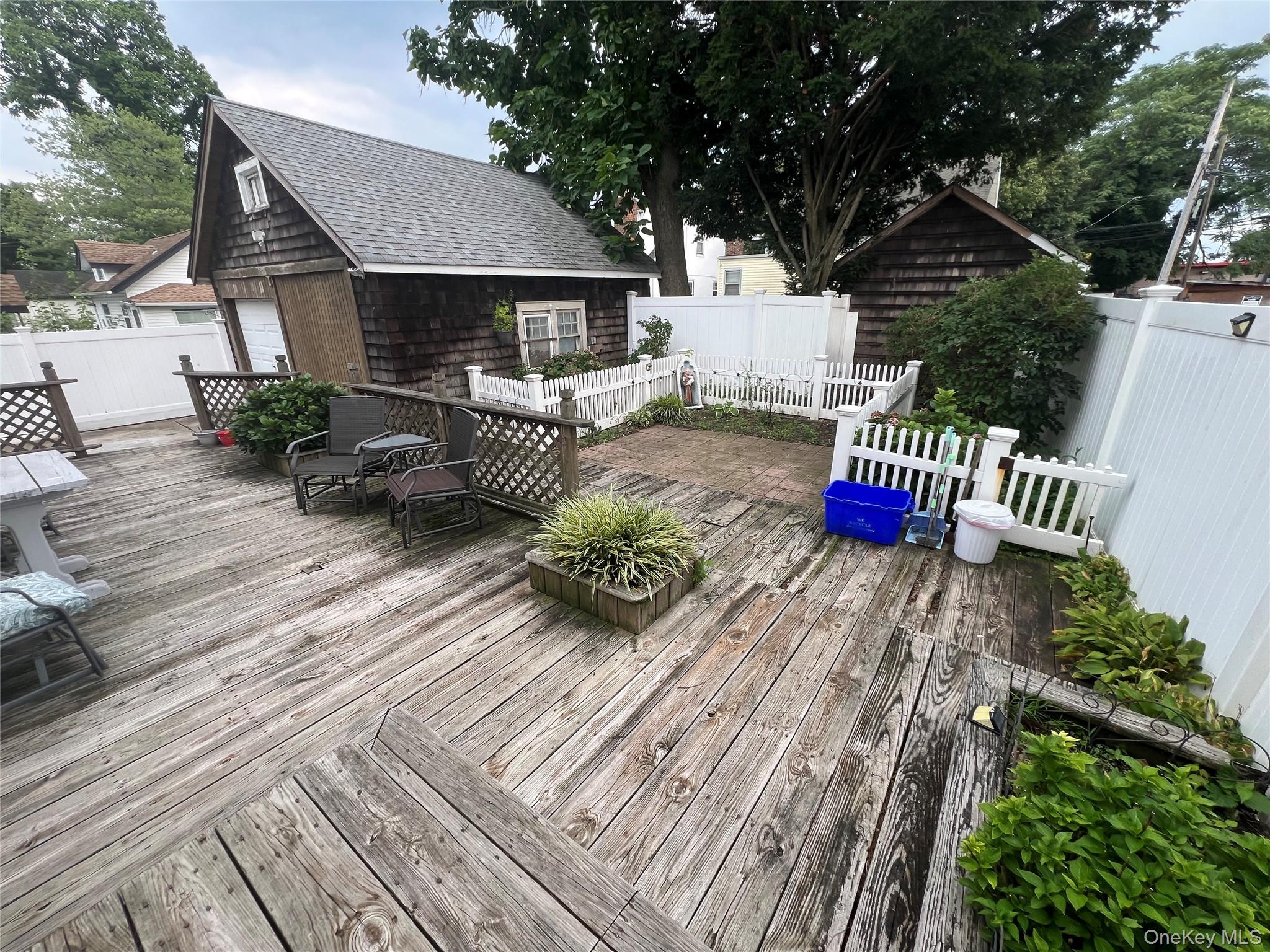 1014 Bonaparte Place Property Photo 23