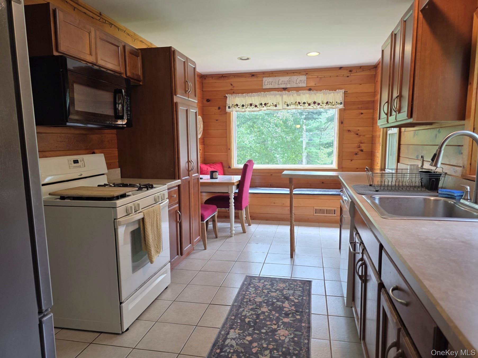 220 Mail Road Property Photo 10