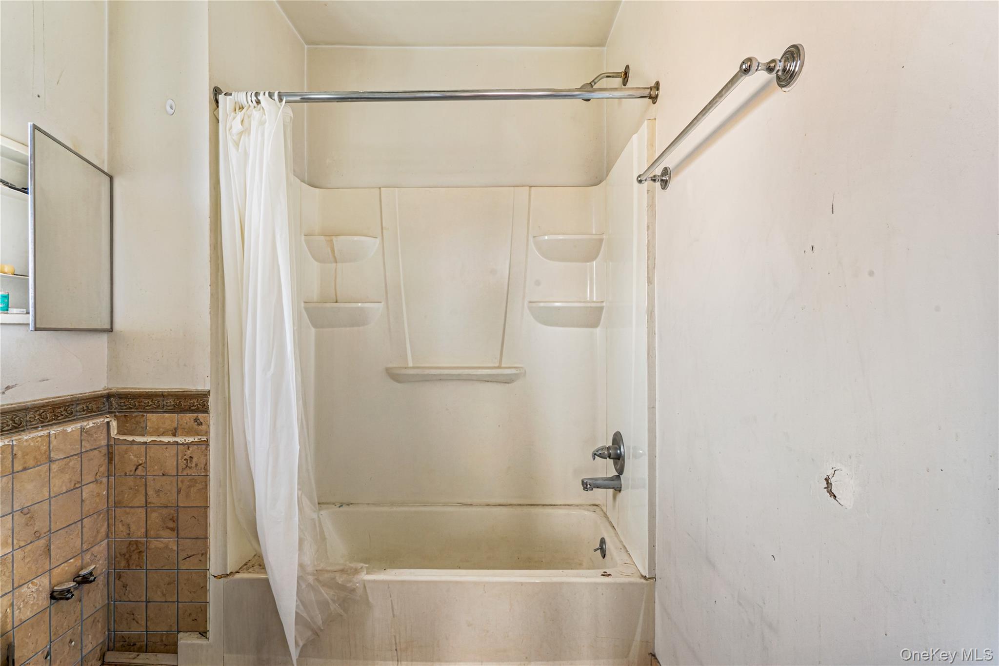 20-25 74th Street Property Photo 17
