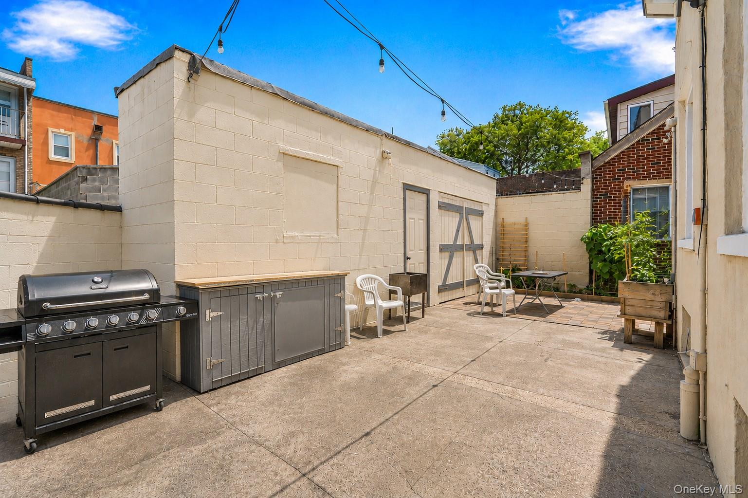 20-25 74th Street Property Photo 27