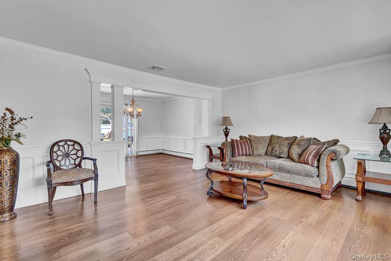 240 Woodhull Avenue Property Photo 8