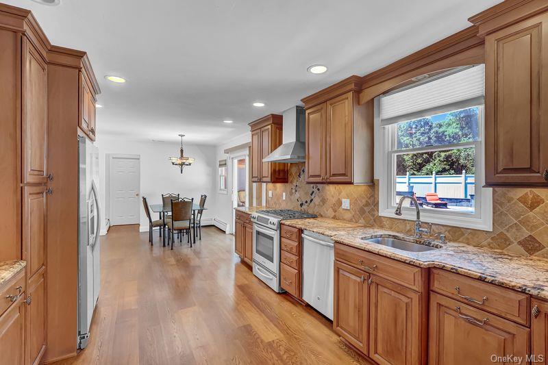 240 Woodhull Avenue Property Photo 14