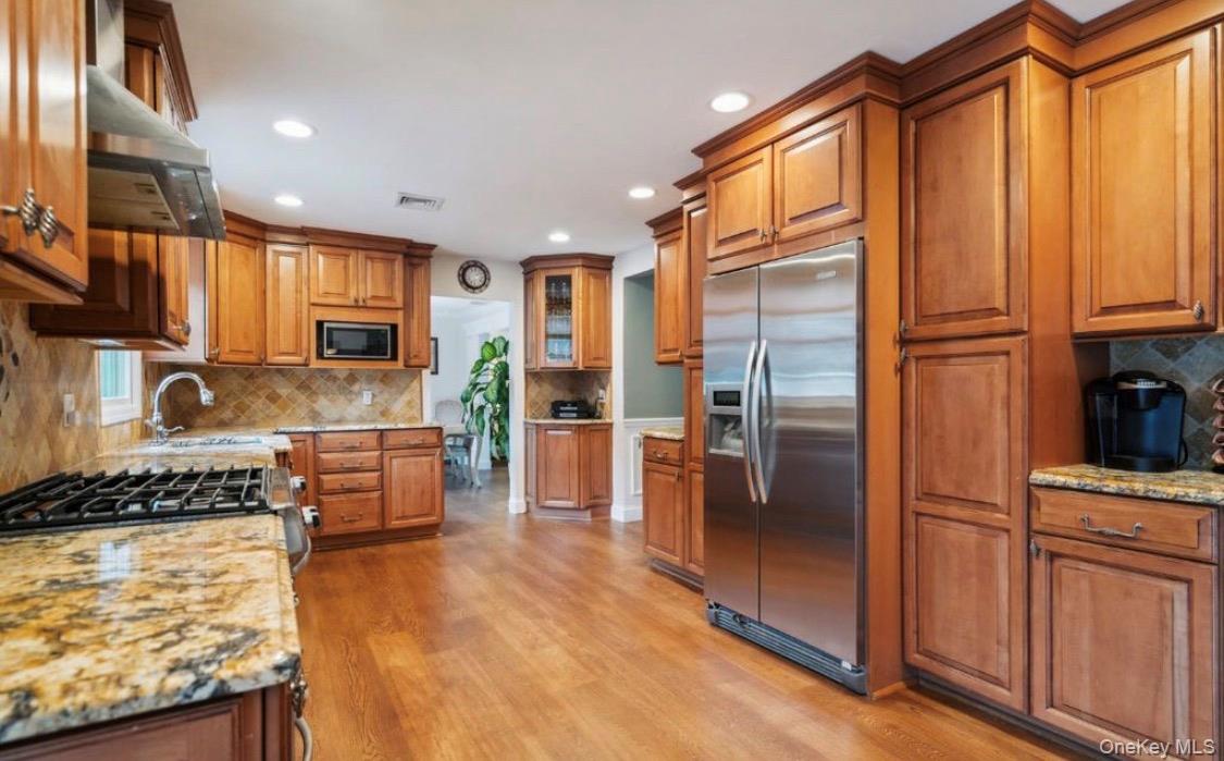 240 Woodhull Avenue Property Photo 17