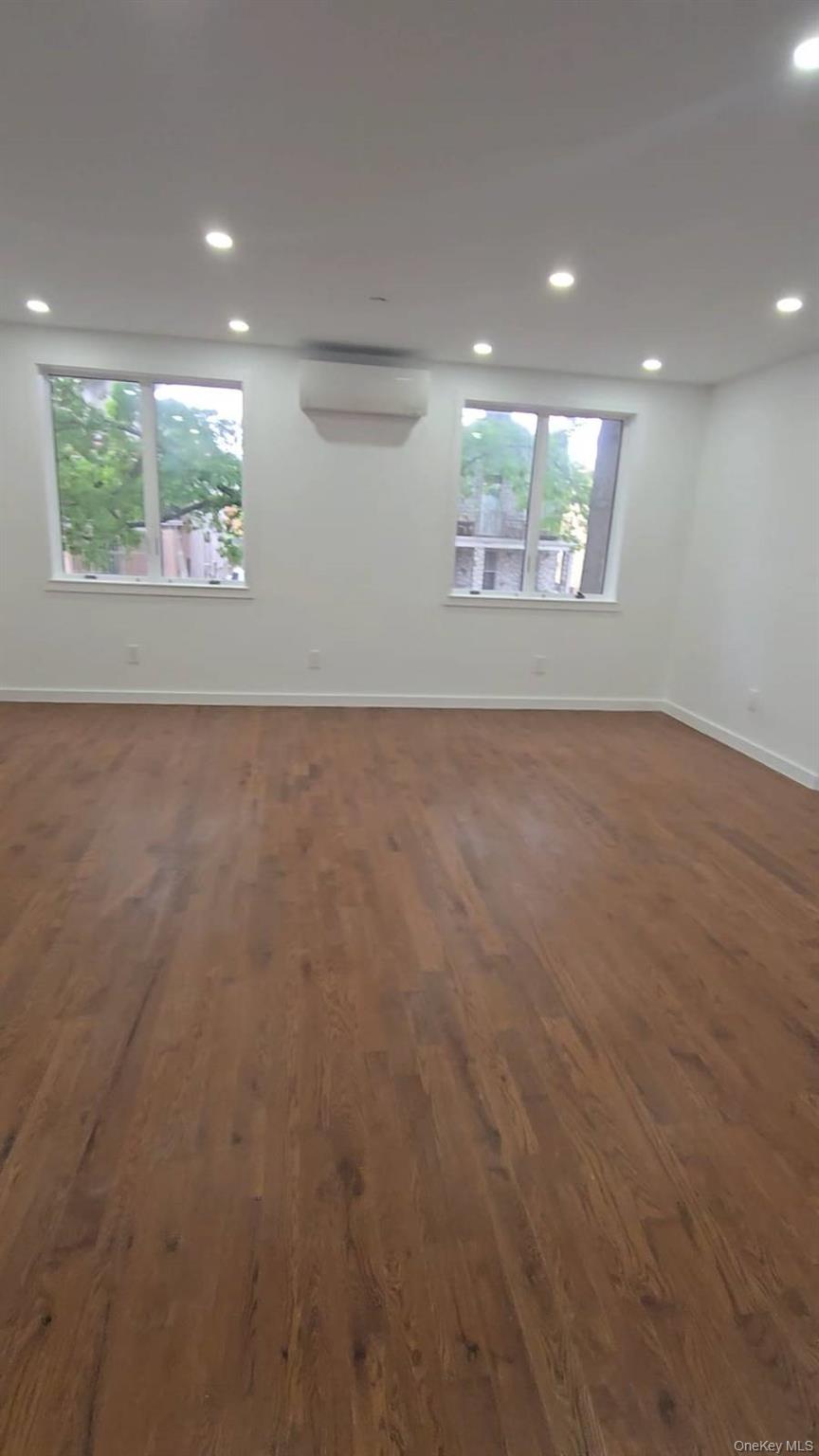 2041 Strauss Street Property Photo 4