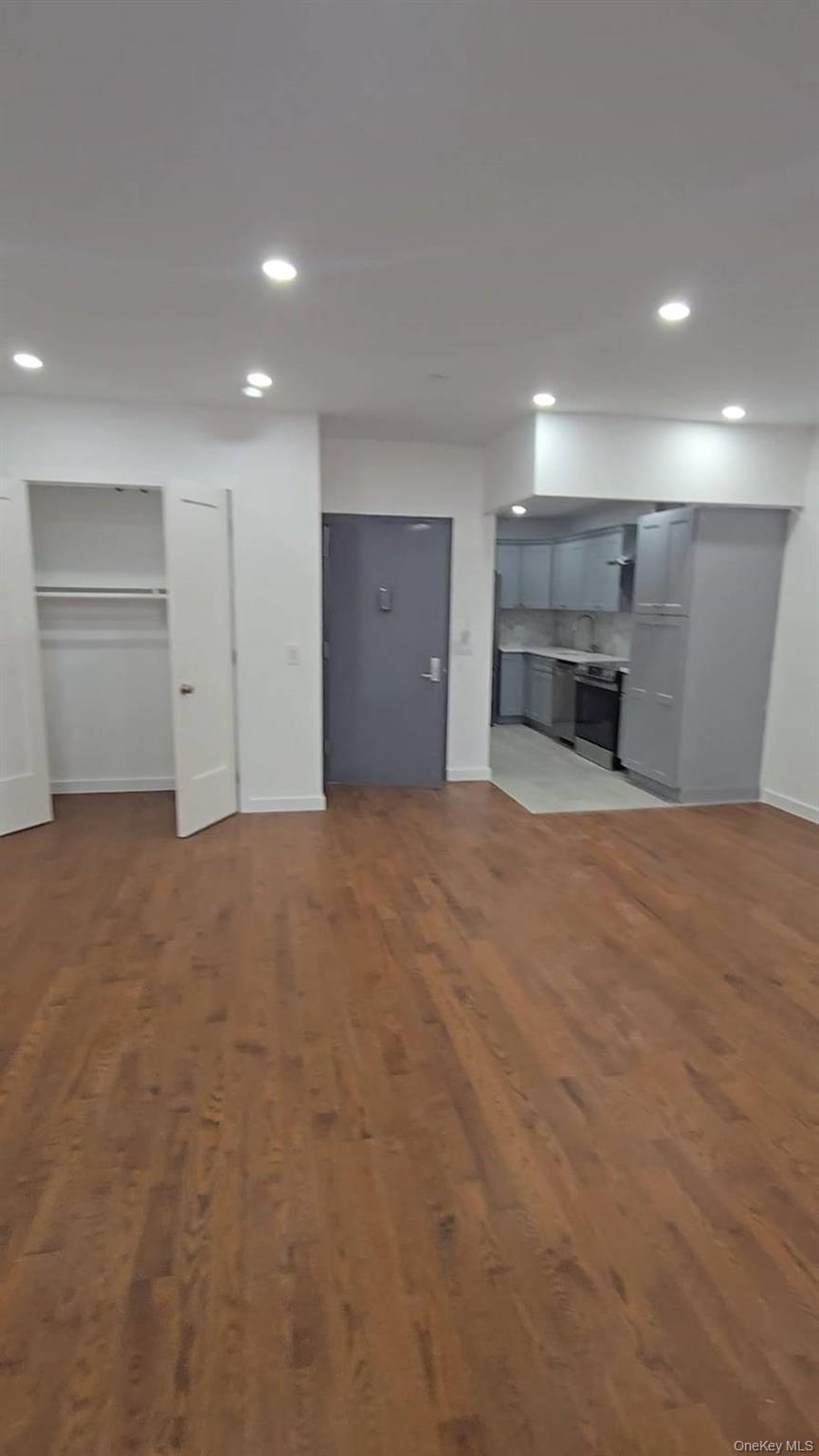 2041 Strauss Street Property Photo 10
