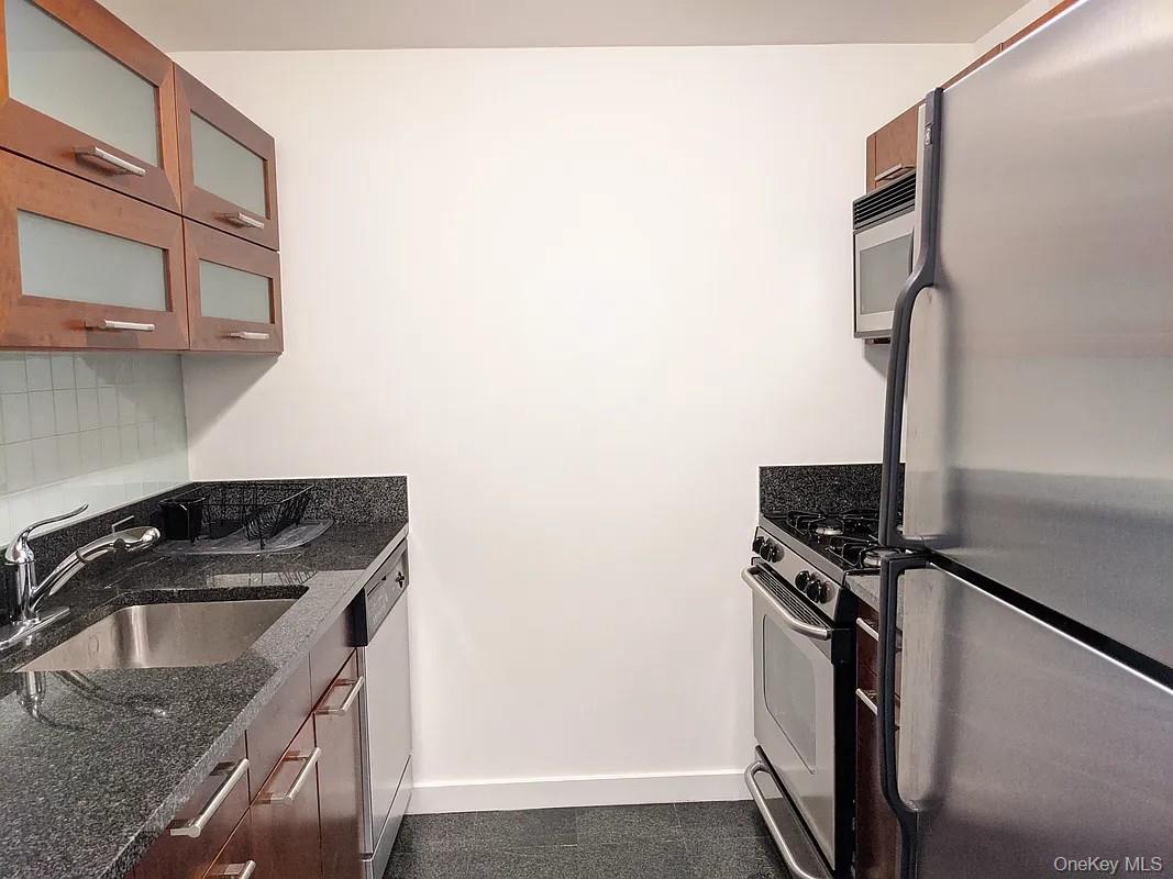 121 E 23rd Street 3f Property Photo 3