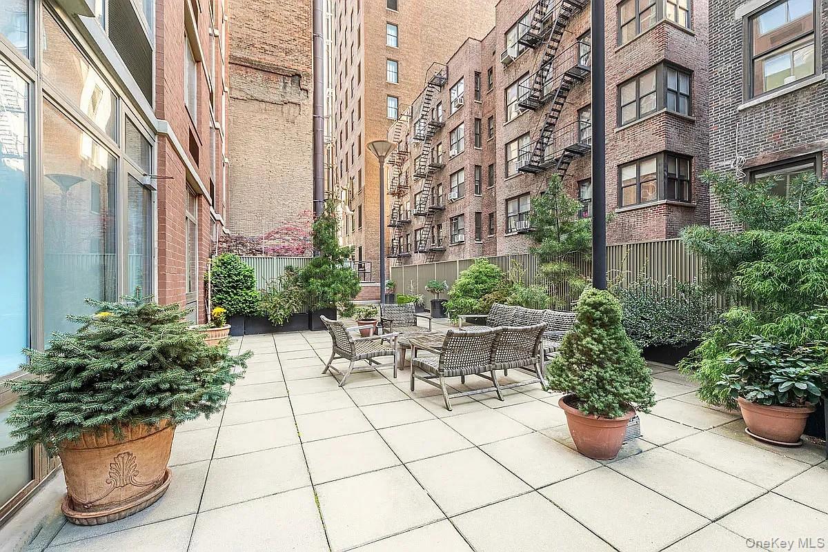 121 E 23rd Street 3f Property Photo 6