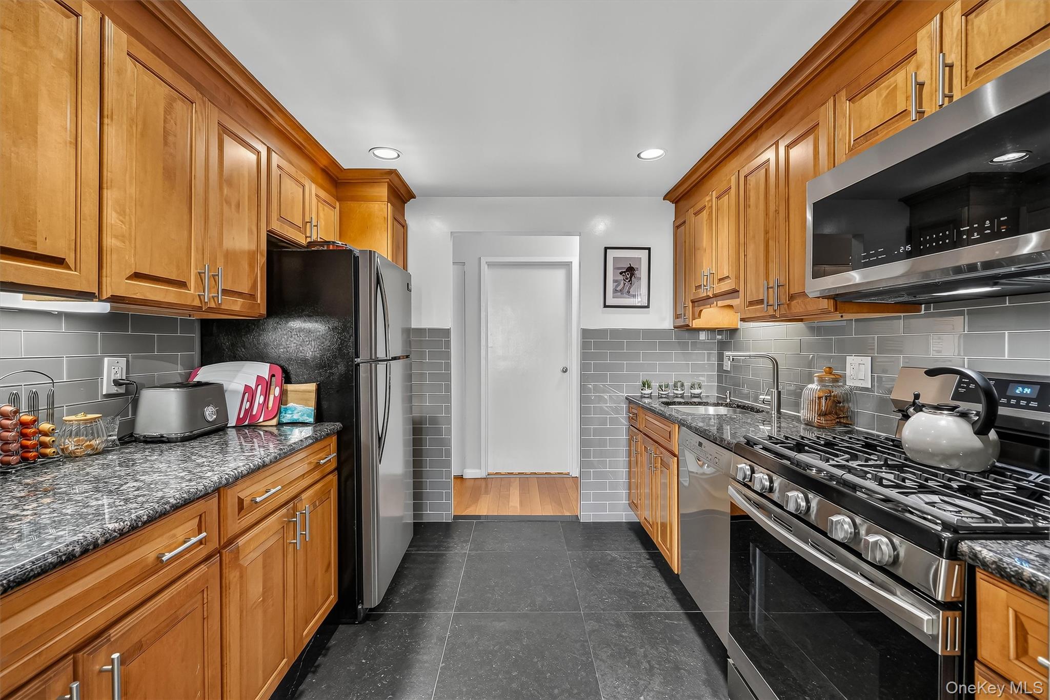 1376 Midland Avenue 801 Property Photo 15