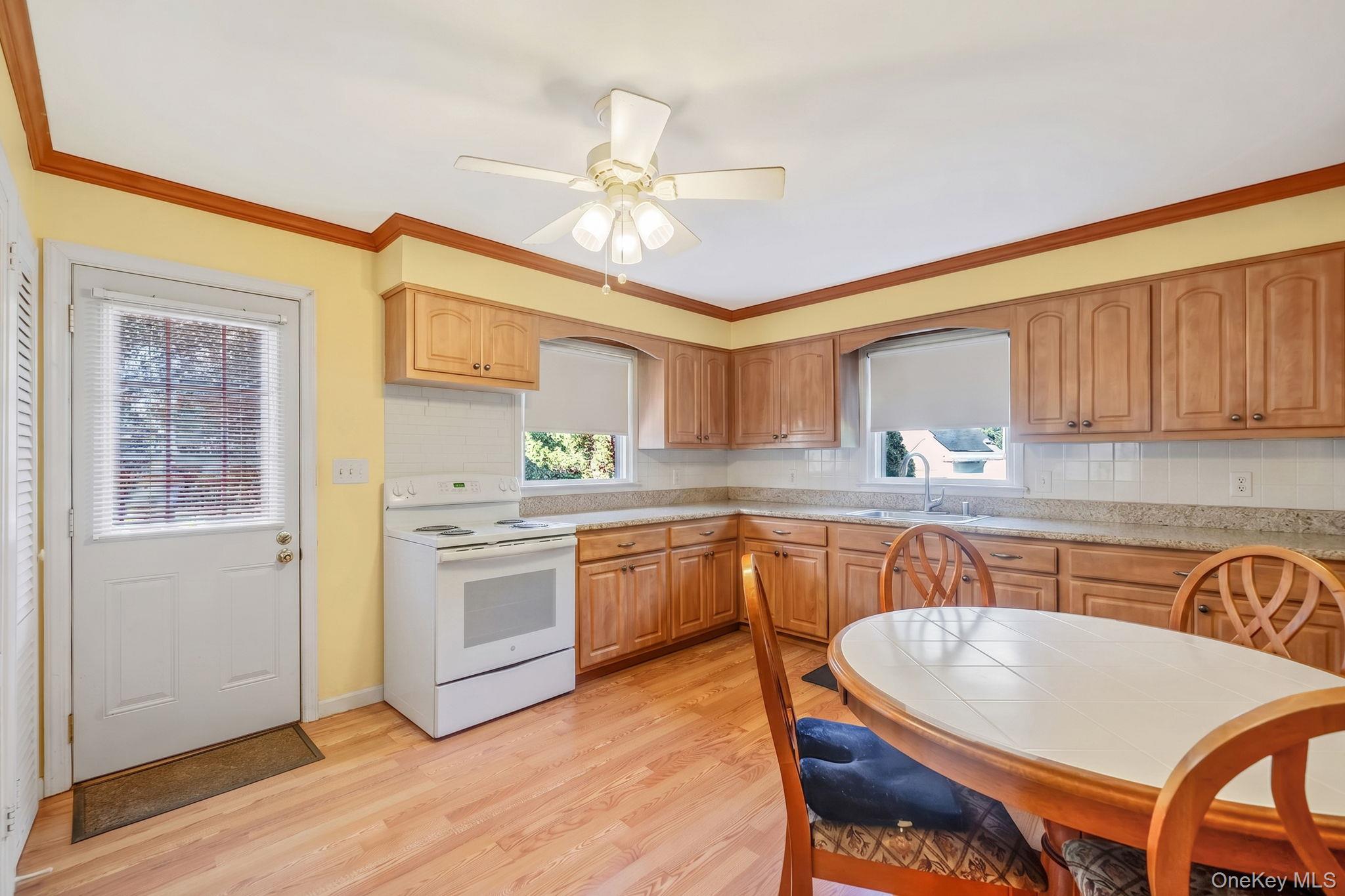 24 Oakcrest Avenue Property Photo 4
