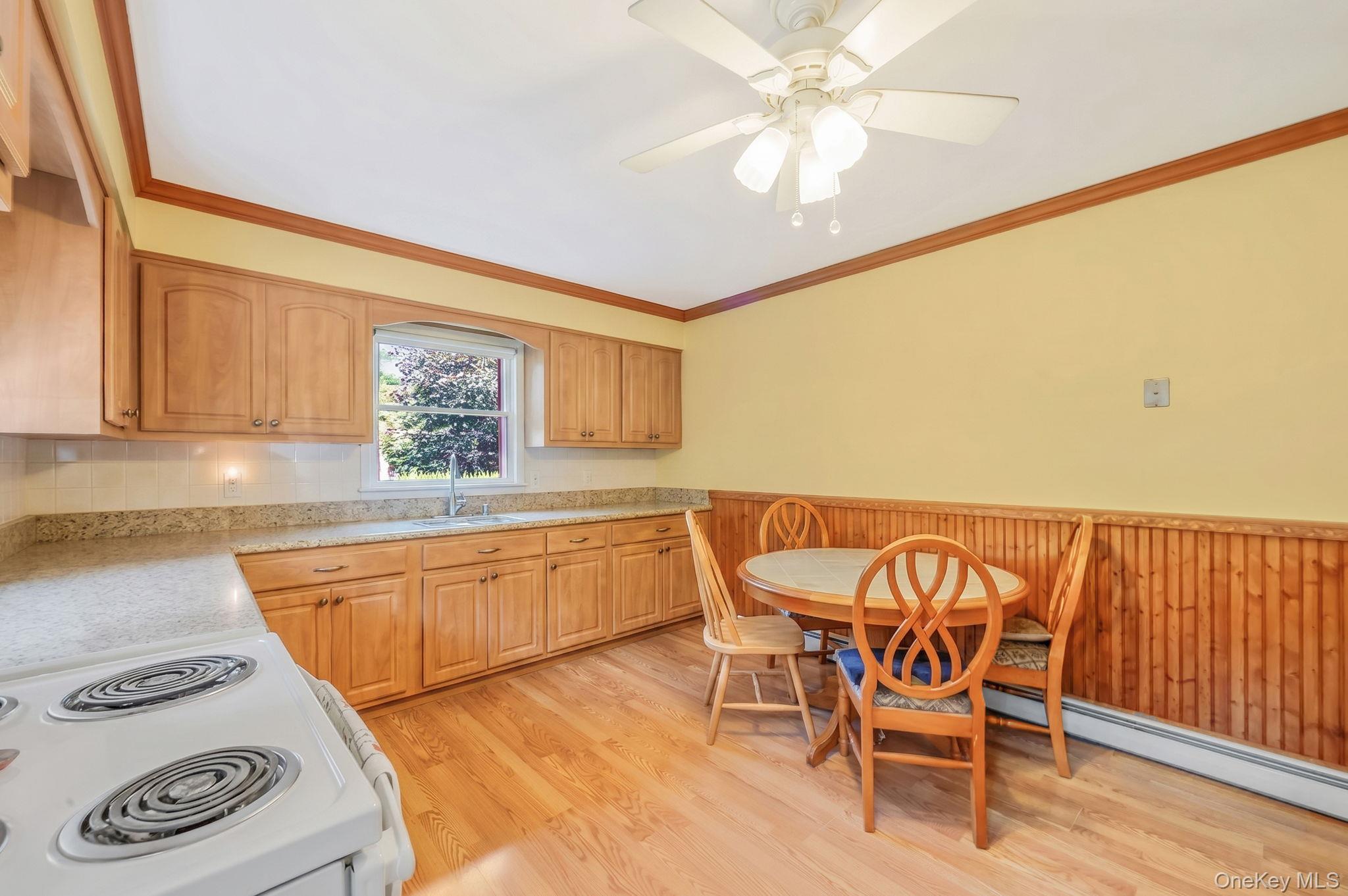 24 Oakcrest Avenue Property Photo 6