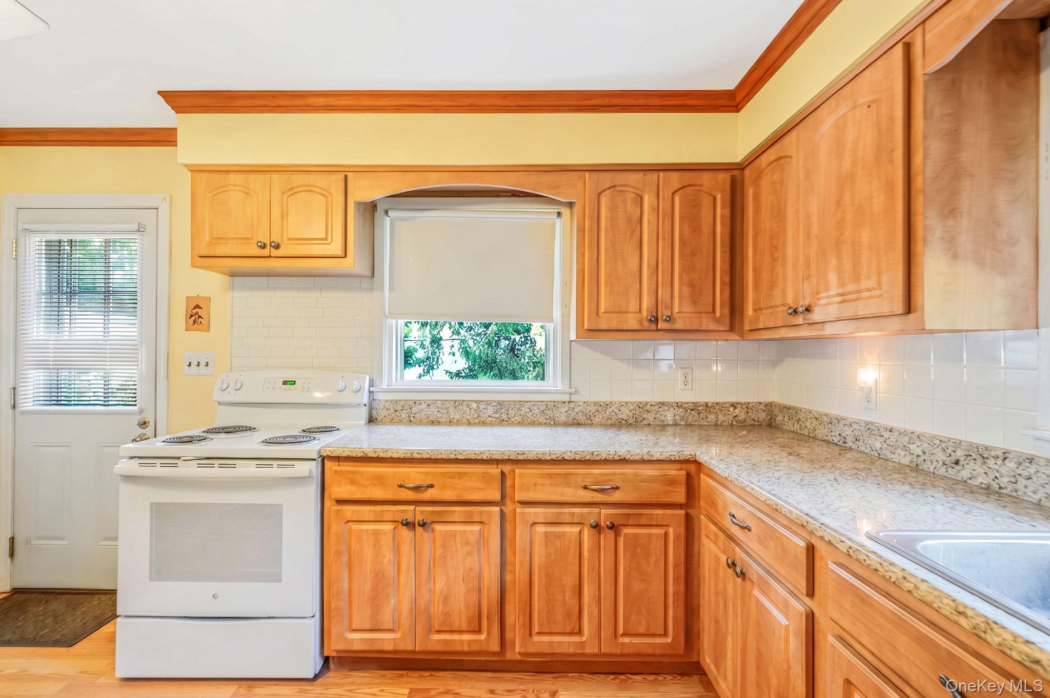 24 Oakcrest Avenue Property Photo 7