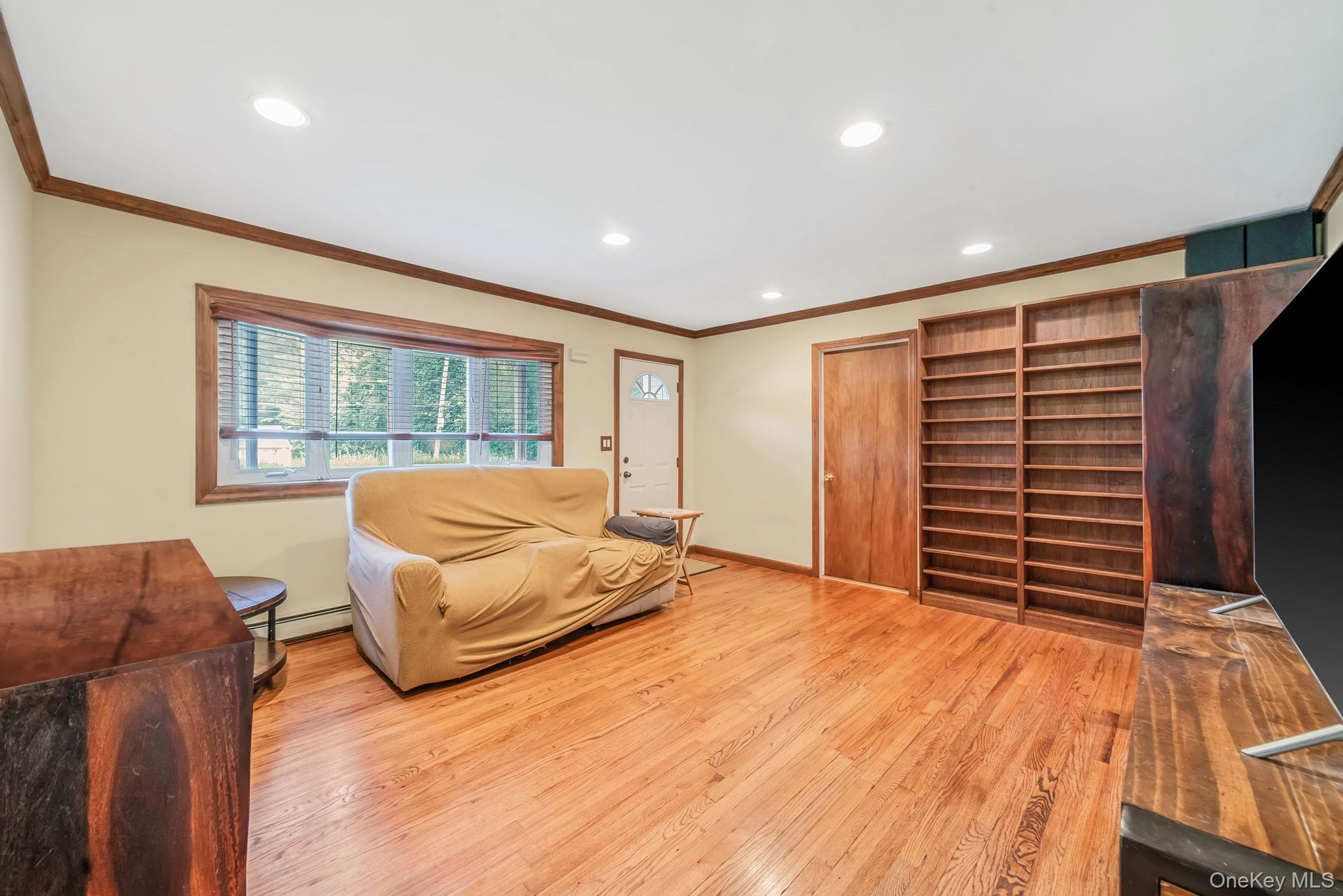 24 Oakcrest Avenue Property Photo 9