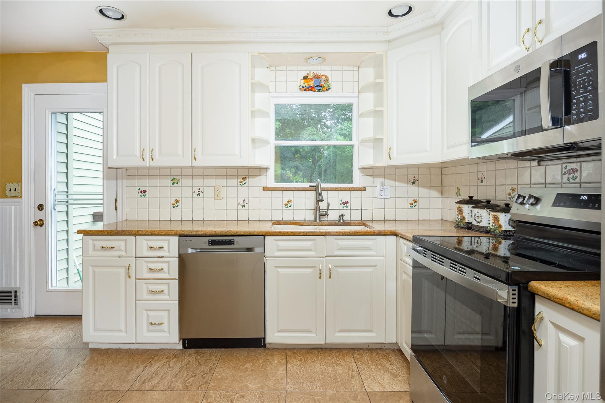 61 Ganung Drive Property Photo 11