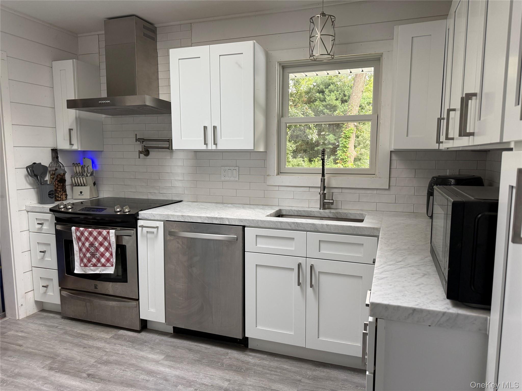 46 Douglaston Road Property Photo 3