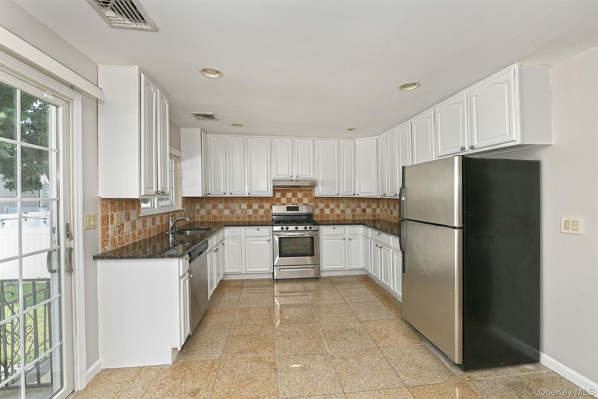 39 Nesaquake Avenue A Property Photo 9