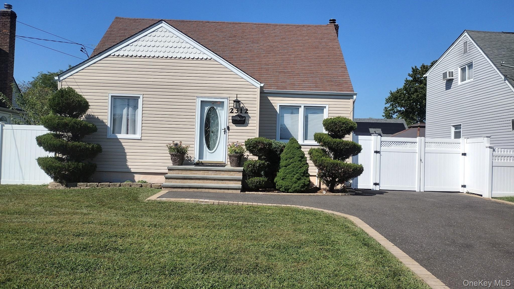 2312 Maple Street Property Photo 1
