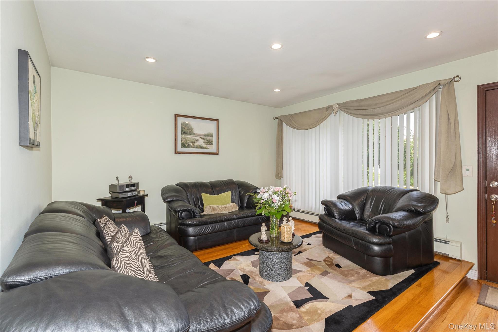 977 Third Avenue Property Photo 6