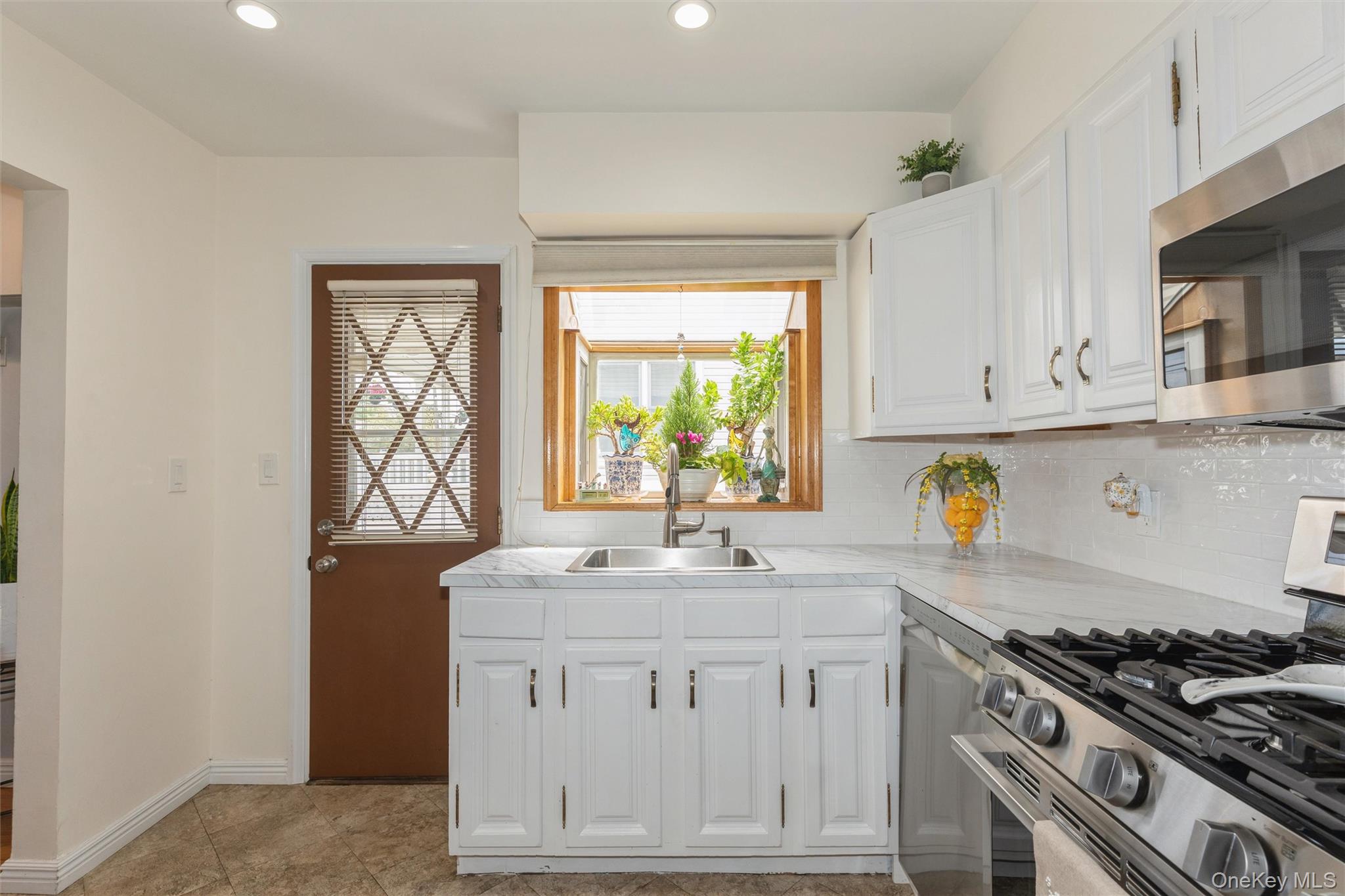 977 Third Avenue Property Photo 11
