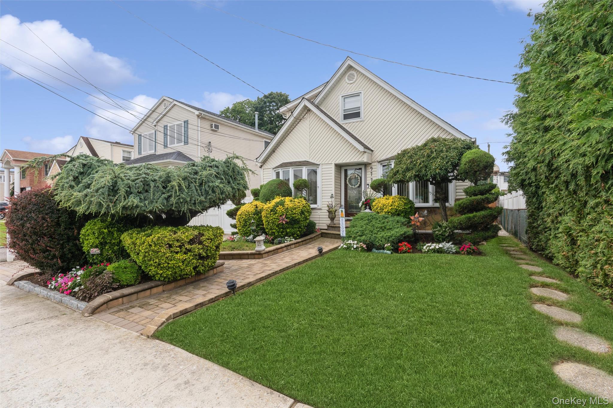 977 Third Avenue Property Photo 31