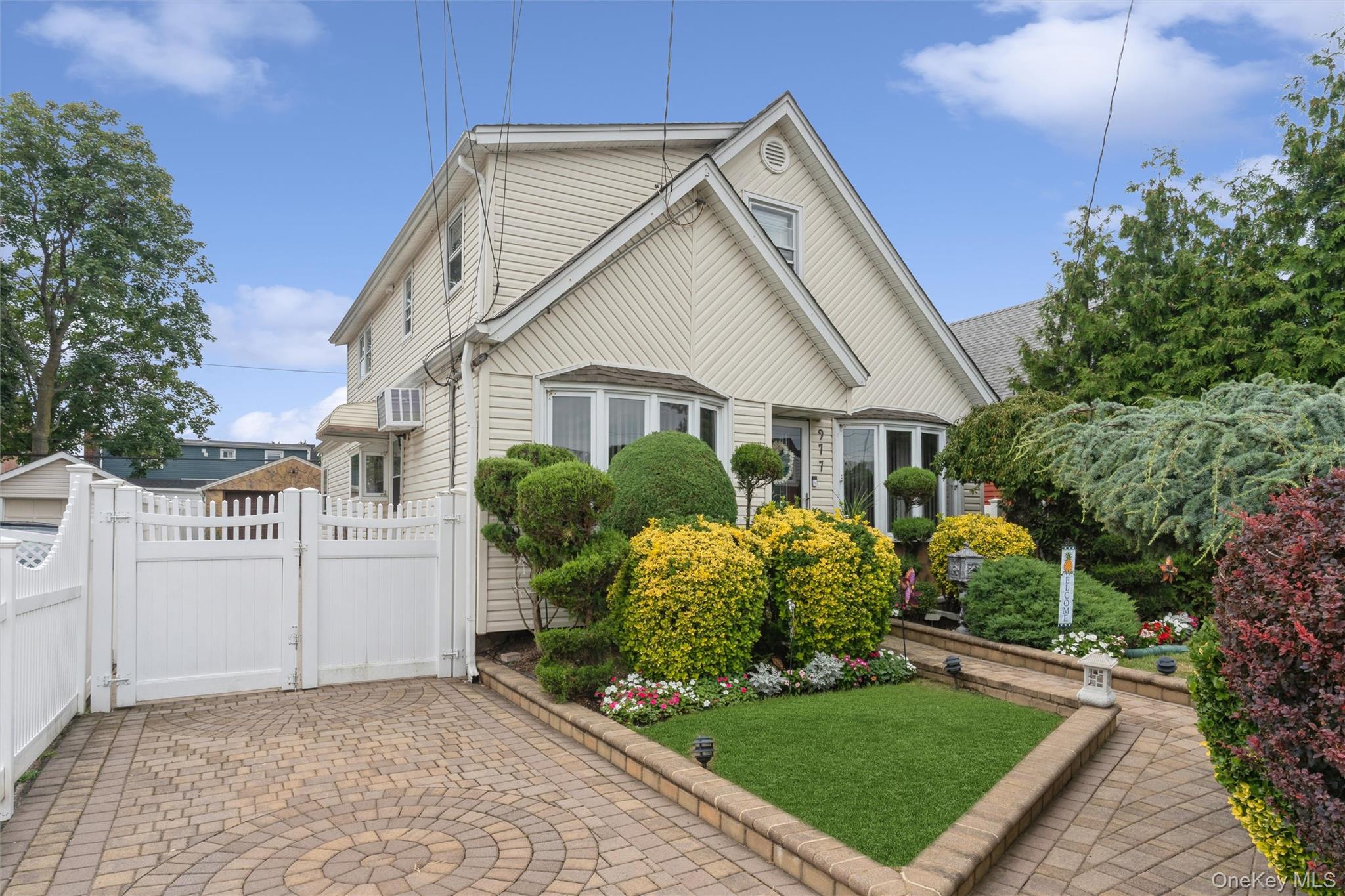 977 Third Avenue Property Photo 34