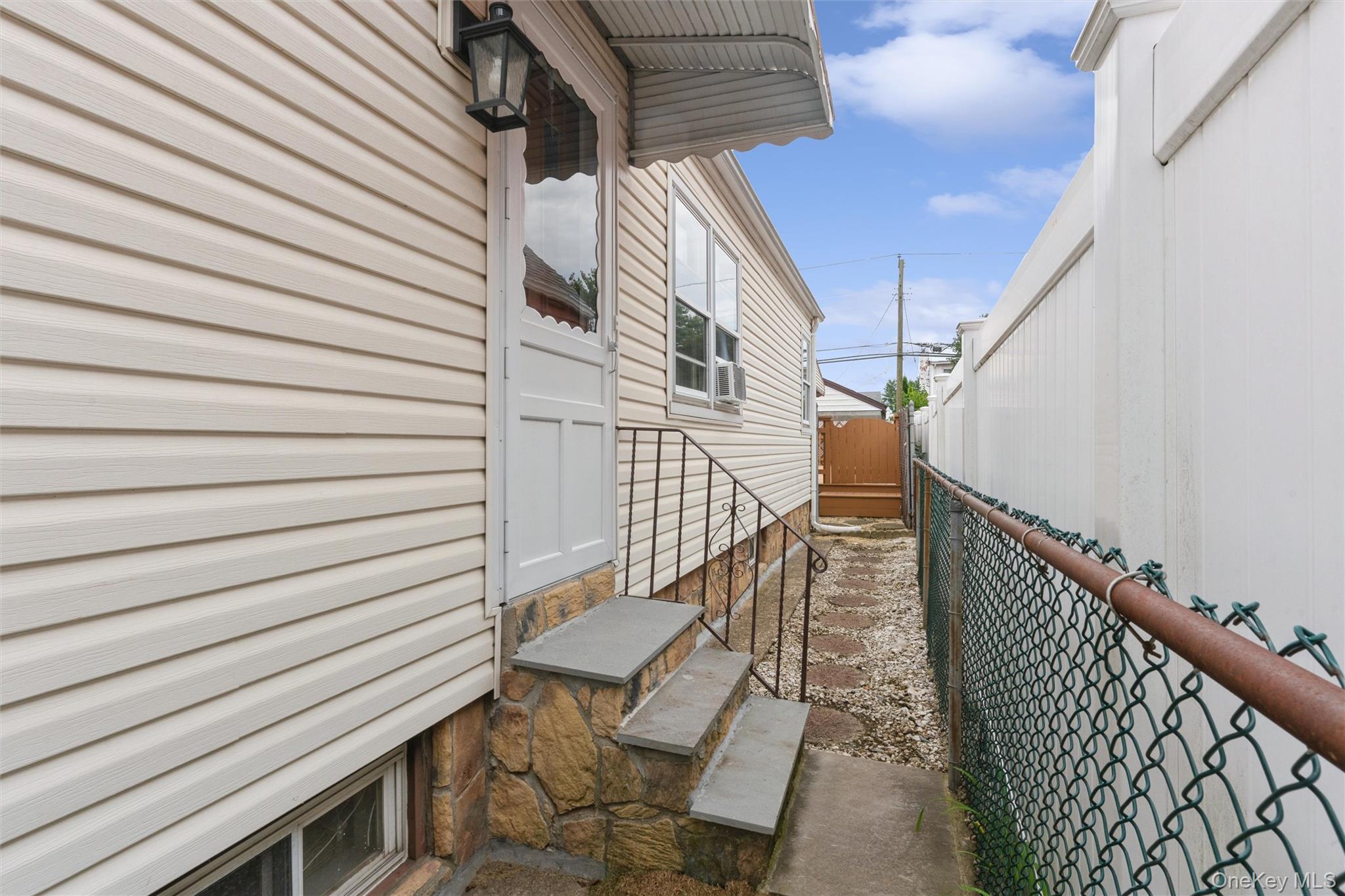 977 Third Avenue Property Photo 38