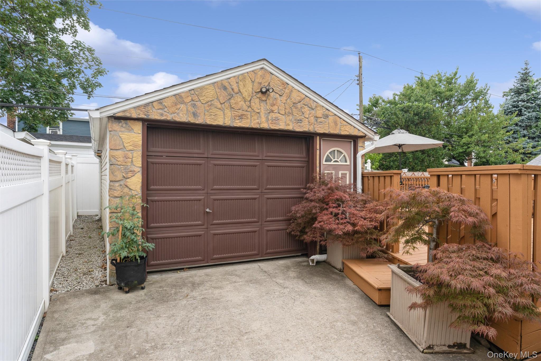 977 Third Avenue Property Photo 45