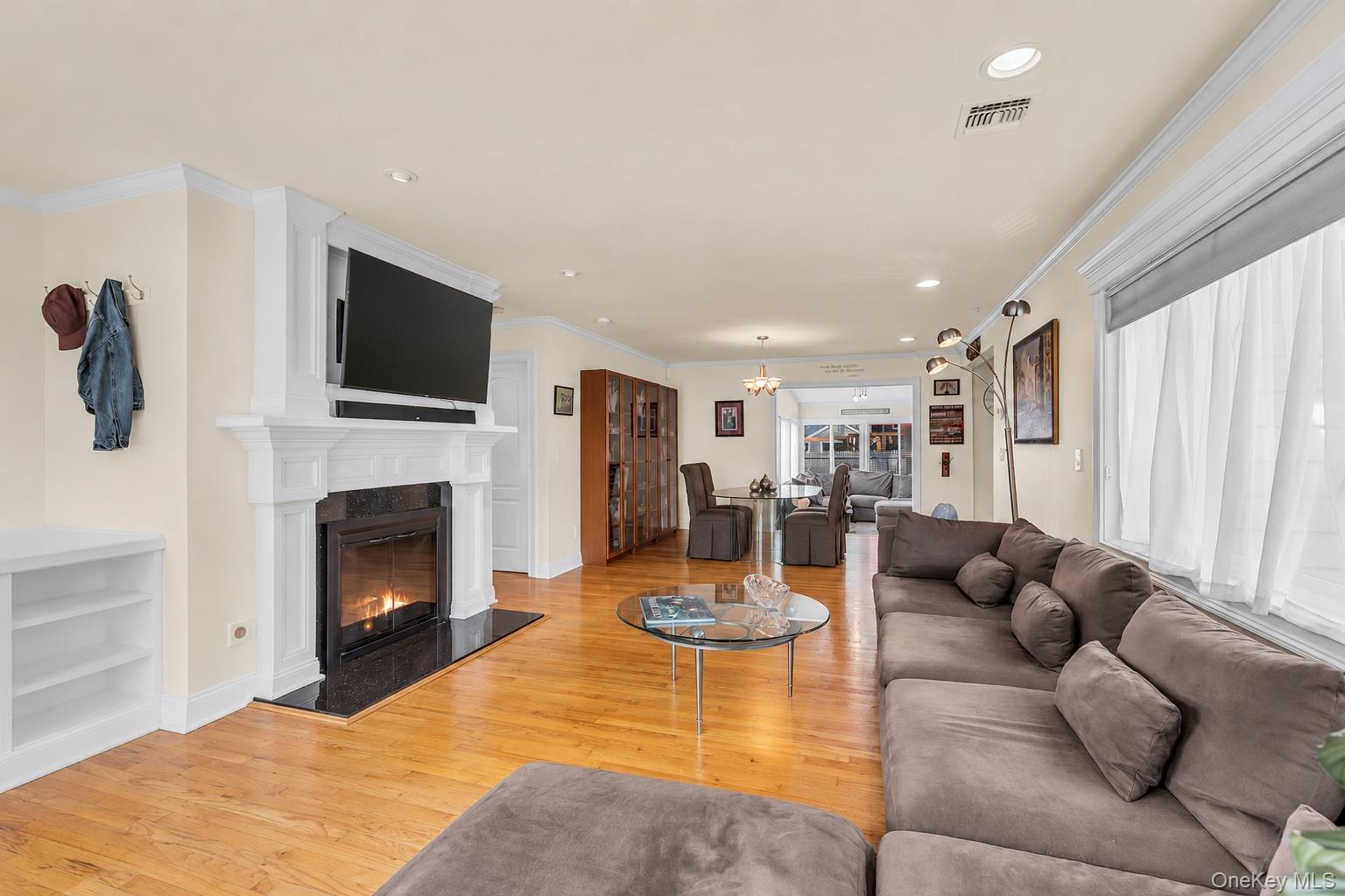 360 Bayport Avenue Property Photo 5