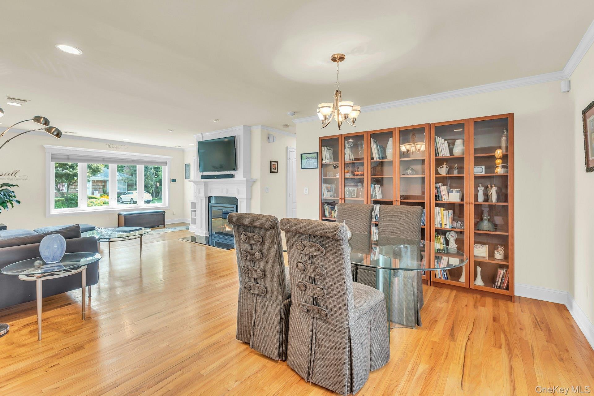 360 Bayport Avenue Property Photo 11