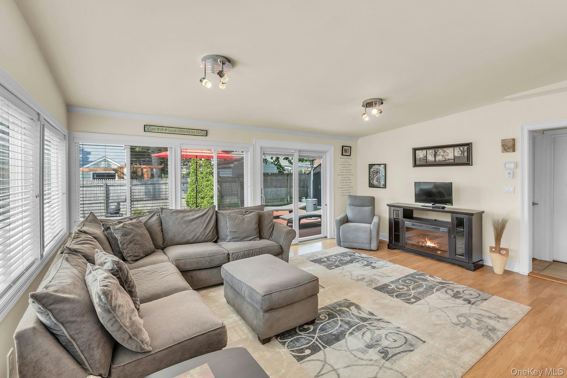 360 Bayport Avenue Property Photo 13