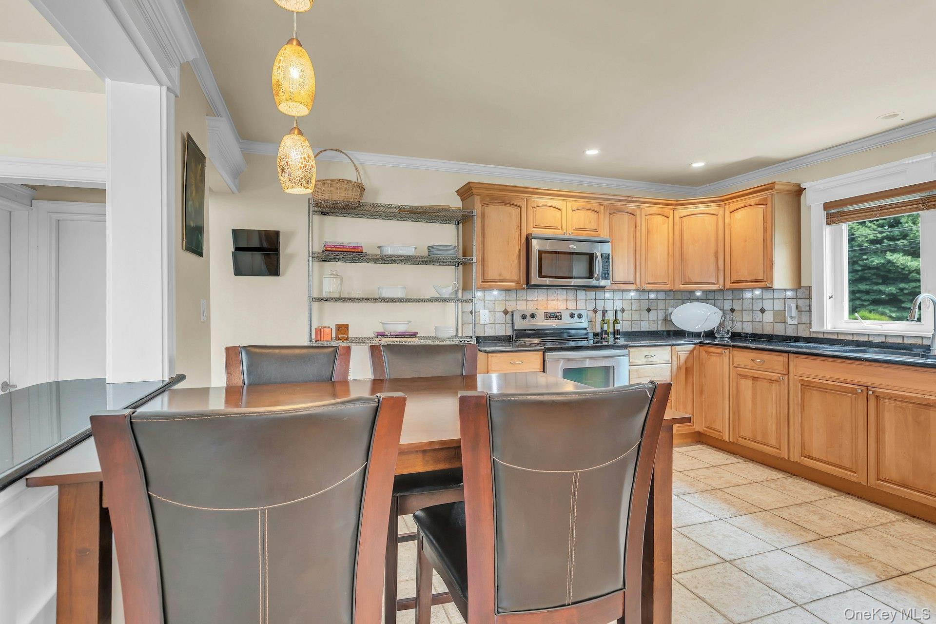 360 Bayport Avenue Property Photo 16